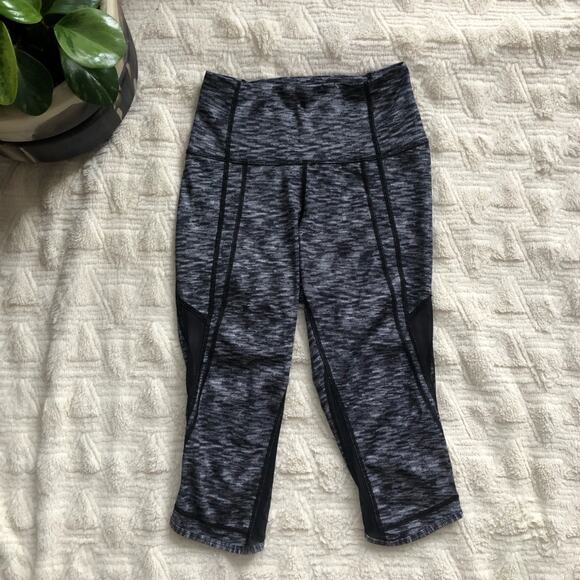 Lululemon Drop It Like It's Hot Crop Leggings in Dramatic Static White Black - Picture 3 of 8